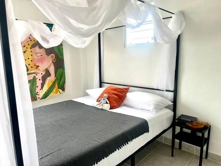 Casa Gumamela - Bright & Spacious 6-Bedroom Units サンジョアン 0*,  プエルトリコ