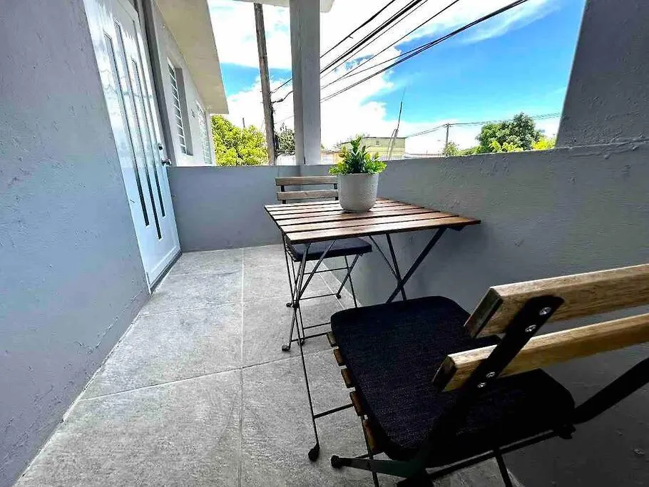 Casa Gumamela - Bright & Spacious 6-Bedroom Units サンジョアン アパート