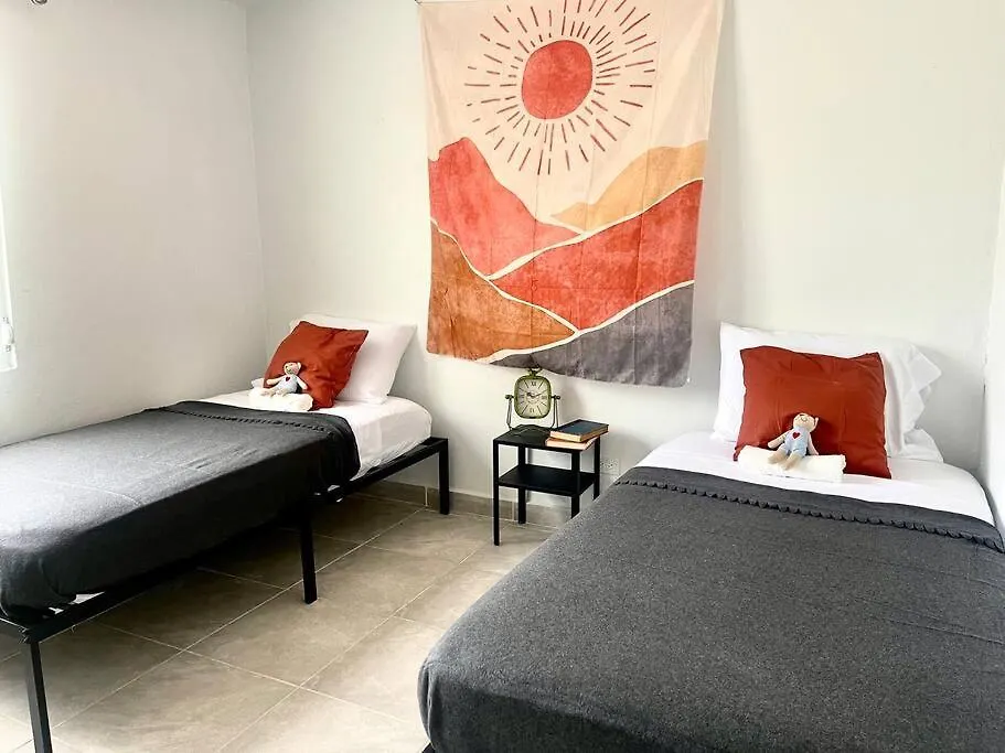 Casa Gumamela - Bright & Spacious 6-Bedroom Units サンジョアン
